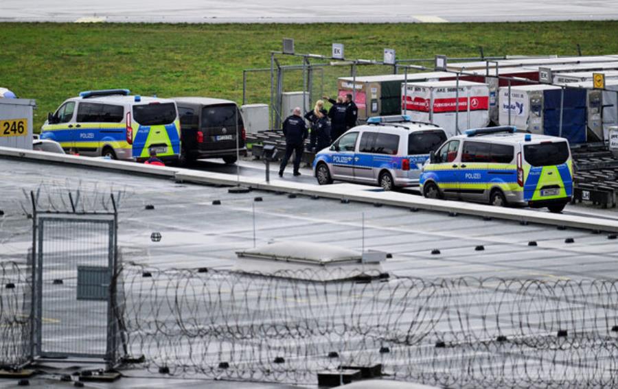 گروگان‌گیری در فرودگاه هامبورگ بدون تلفات پایان یافت